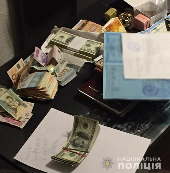 Співпраця українських та іноземних поліцейських: у США затримали учасників злочинної організації, які викрали з банківських сейфів України майно на понад 30 мільйонів доларів