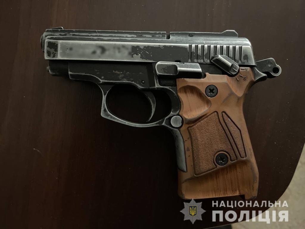 На Київщині поліцейські повідомили про підозру учасникам розбійної банди, які заволоділи діамантом вартістю 400 тисяч доларів