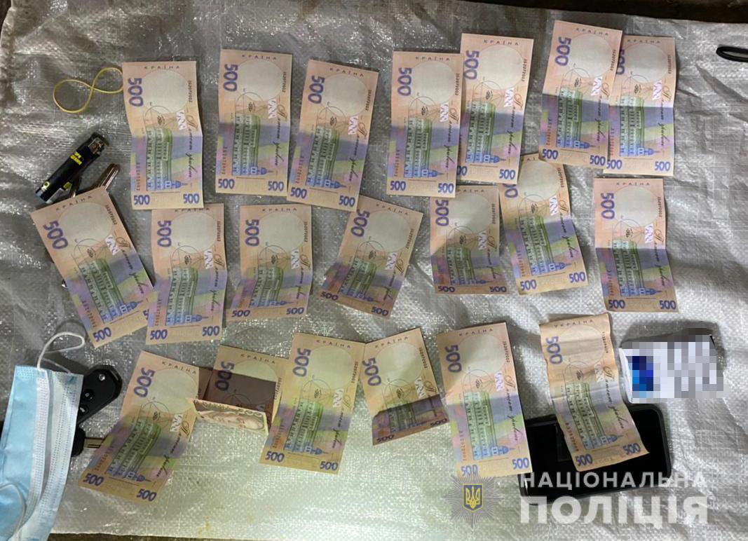 Заступника директора одного з інститутів НААН затримали на хабарі – вимагав щомісячну «винагороду» за оренду приміщення