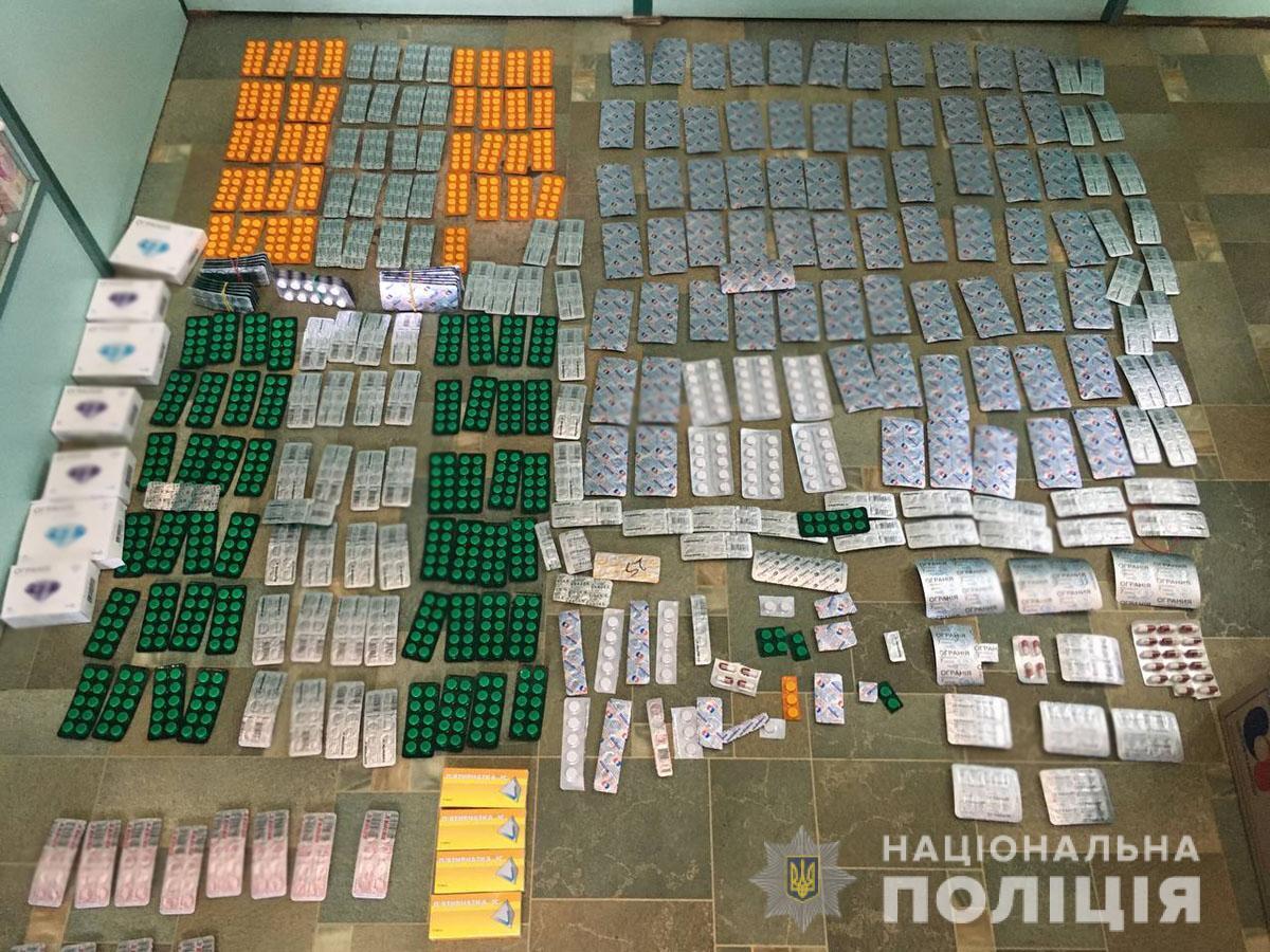 У Покровську поліція викрила схему збуту нарковмісних препаратів через мережу аптек