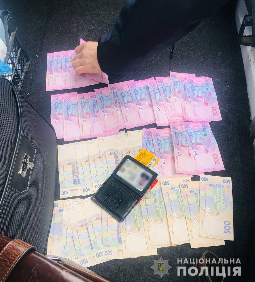 Внутрішня безпека Нацполіції викрила на хабарництві столичного поліцейського