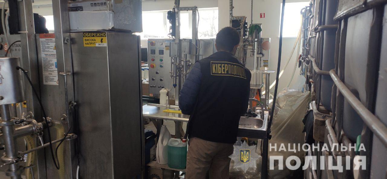 Кіберполіція Львівщини викрила злочинне угруповання у Інтернет-торгівлі фальсифікованими побутовими товарами