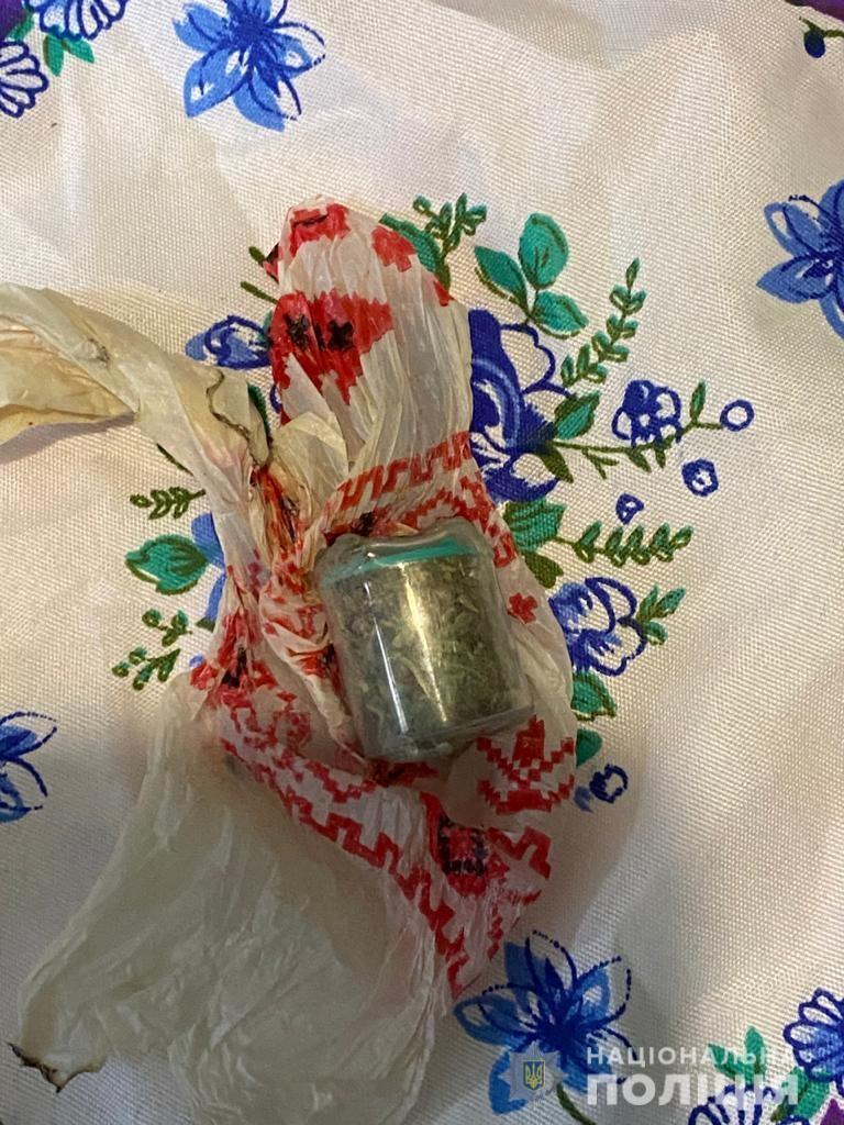 У Херсоні поліцейські викрили «смотрящего», який здійснював злочинний вплив та налагодив збут наркотиків у виправній колонії