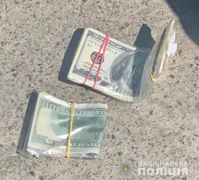5 000 доларів США за поселення людей похилого віку – поліція затримала на хабарі директора київського пансіонату