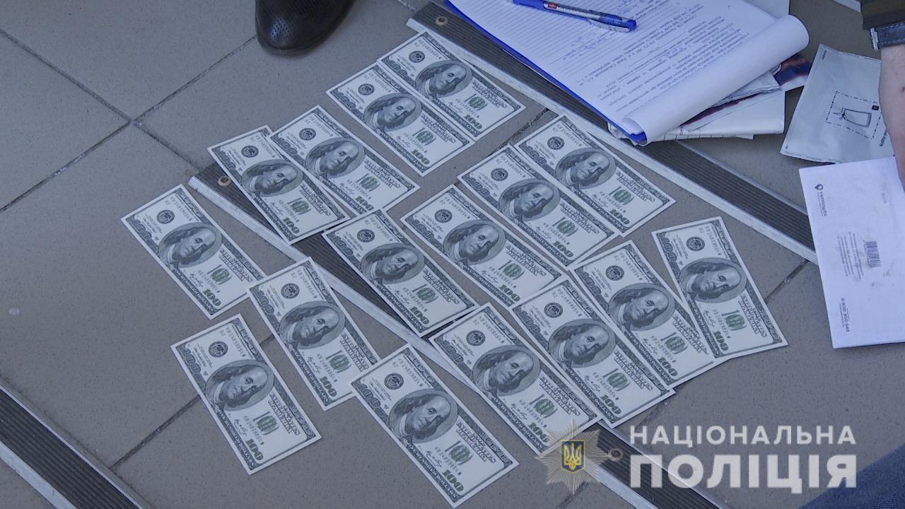 Оперативники карного розшуку Нацполіції затримали злочинну групу за вимагання в іноземців неіснуючих боргів