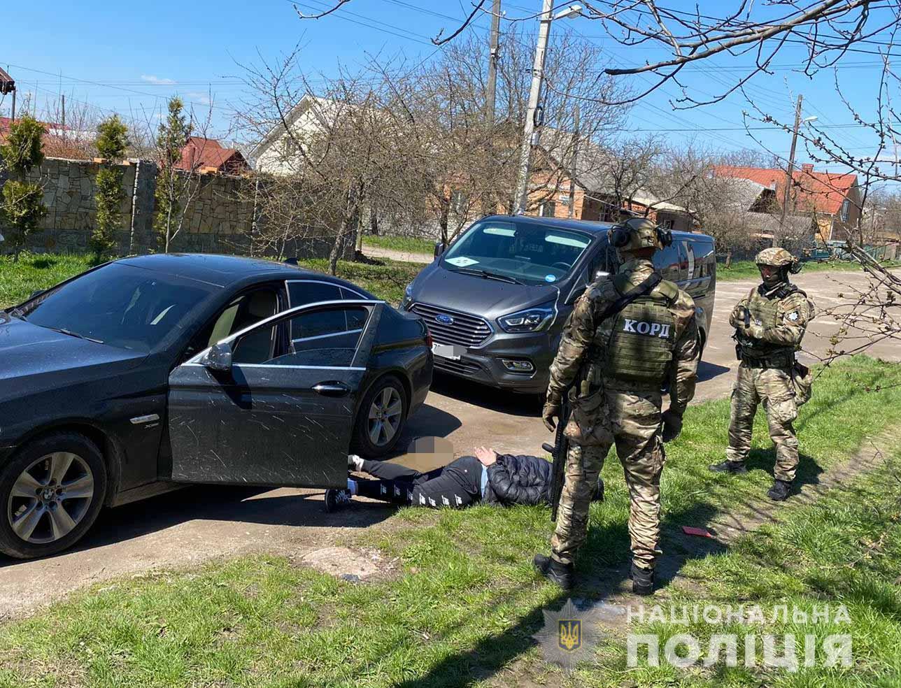 На Вінниччині пліція ліквідувала міжрегіональне угруповання, яке організувало виготовлення та збут наркотиків та психотропів