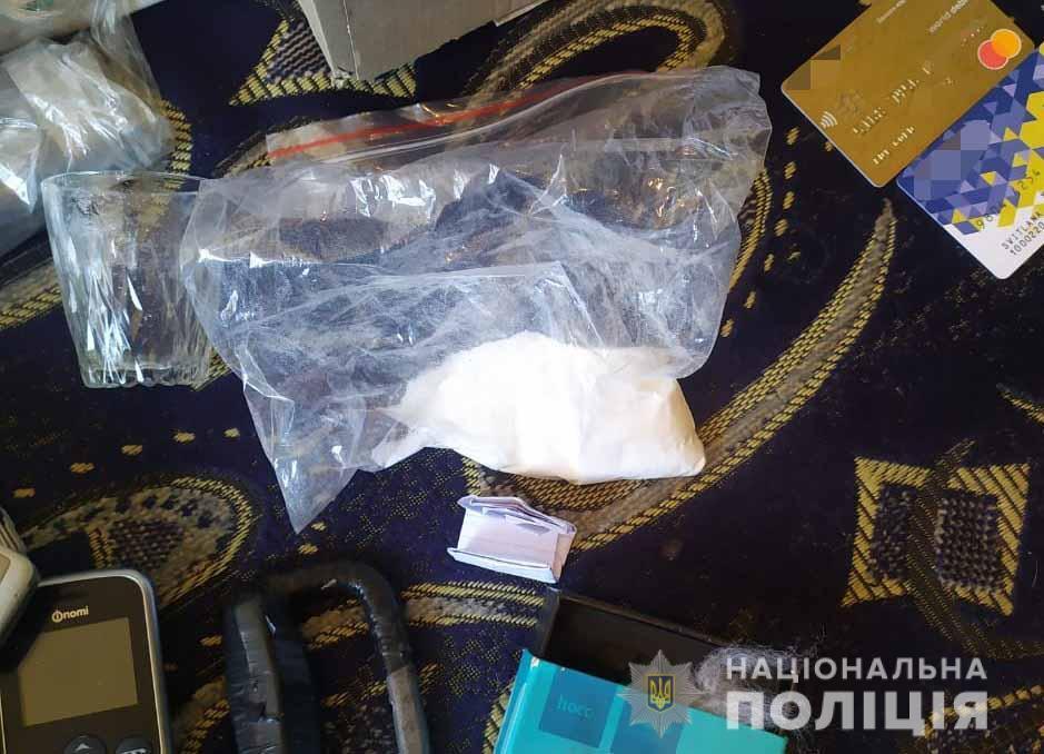 На Вінниччині пліція ліквідувала міжрегіональне угруповання, яке організувало виготовлення та збут наркотиків та психотропів