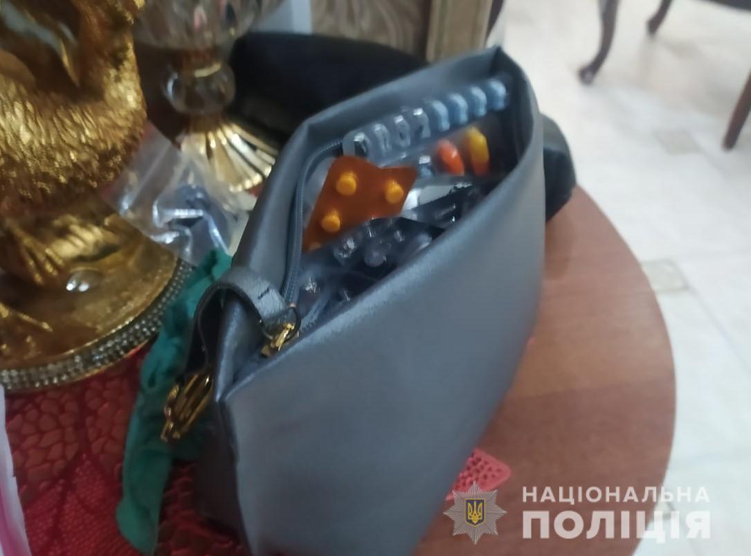 На Вінниччині пліція ліквідувала міжрегіональне угруповання, яке організувало виготовлення та збут наркотиків та психотропів