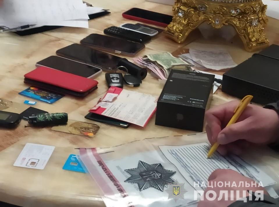 На Вінниччині пліція ліквідувала міжрегіональне угруповання, яке організувало виготовлення та збут наркотиків та психотропів