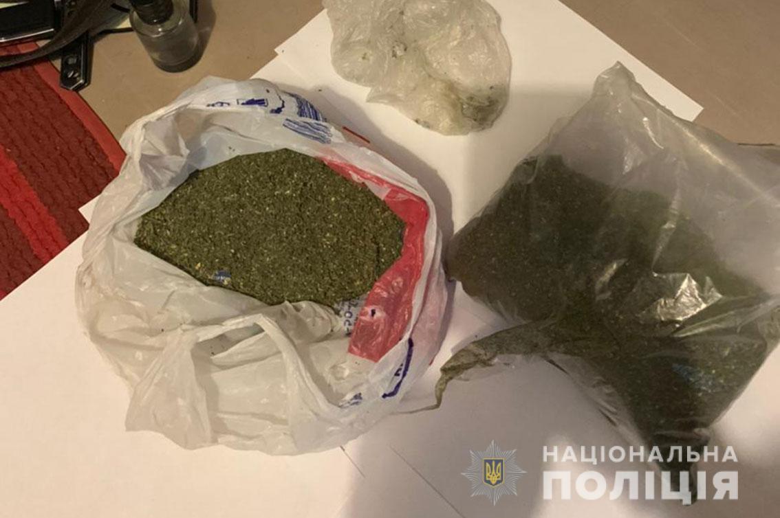Поліцейські викрили угруповання за виготовлення та збут наркотиків і психотропів на Чернігівщині та Київщині