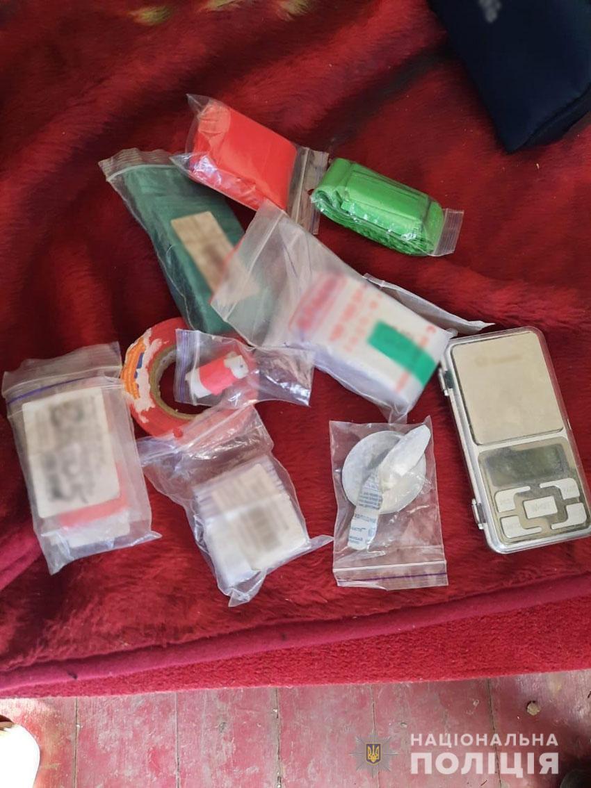 Поліцейські викрили угруповання за виготовлення та збут наркотиків і психотропів на Чернігівщині та Київщині
