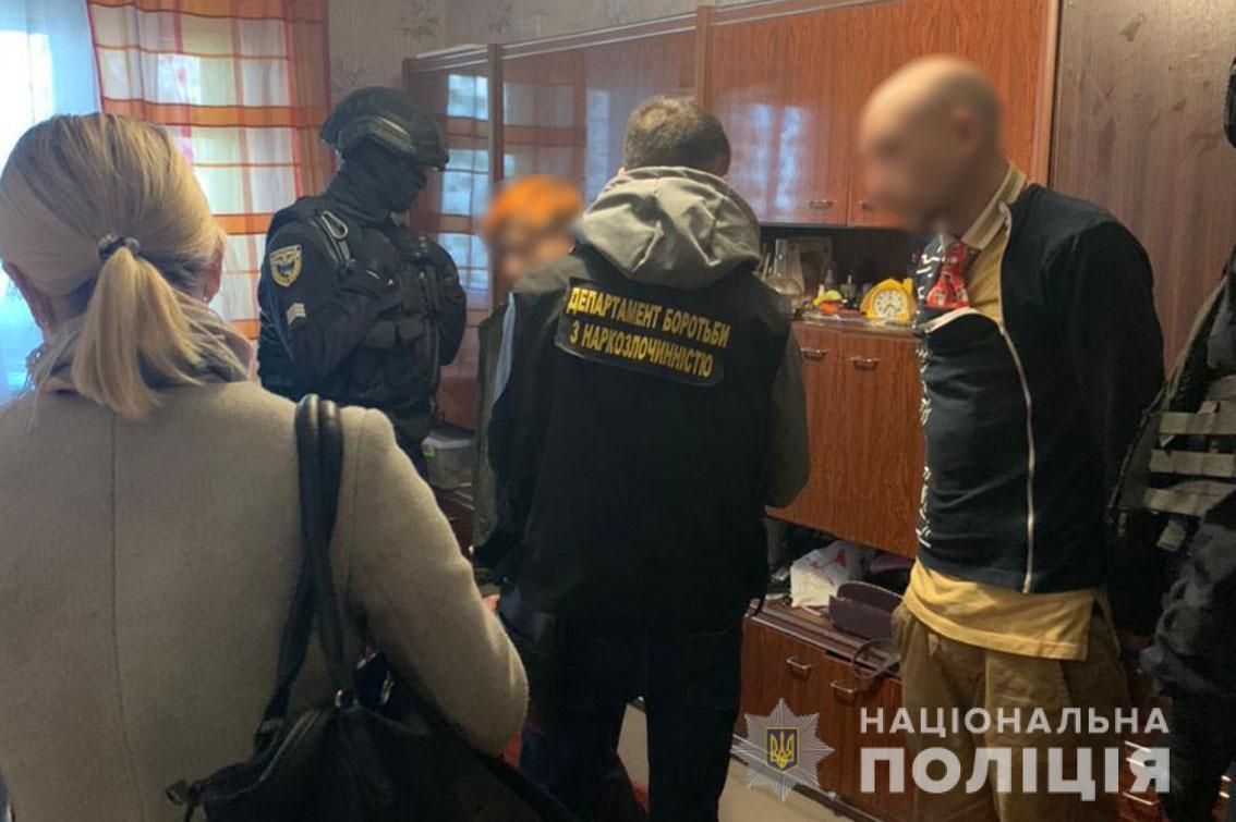 Поліцейські викрили угруповання за виготовлення та збут наркотиків і психотропів на Чернігівщині та Київщині
