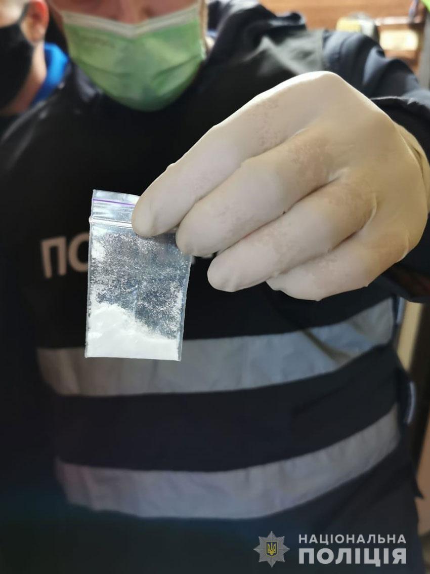 Поліцейські викрили угруповання за виготовлення та збут наркотиків і психотропів на Чернігівщині та Київщині