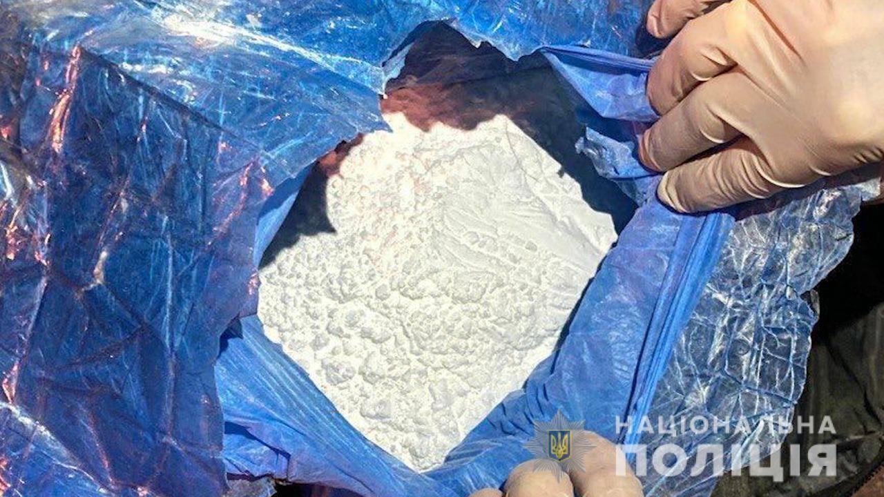 Вилучення кокаїну на 20 мільйонів гривень: Нацполіція викрила членів транснаціональної групи на контрабанді та збуті наркотиків