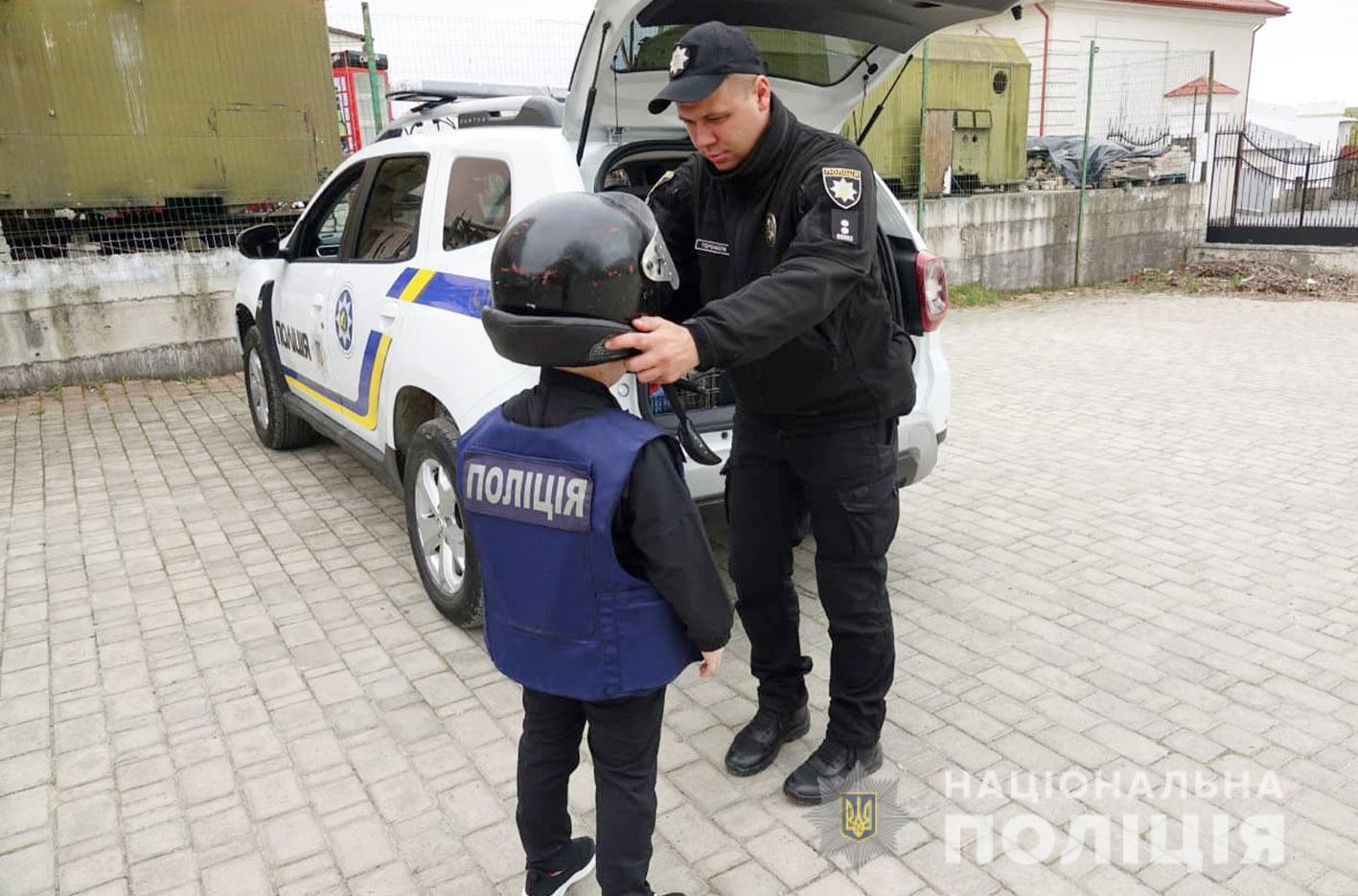 Кам’янець-Подільські поліцейські виконали мрію 7-річного Давида з Києва