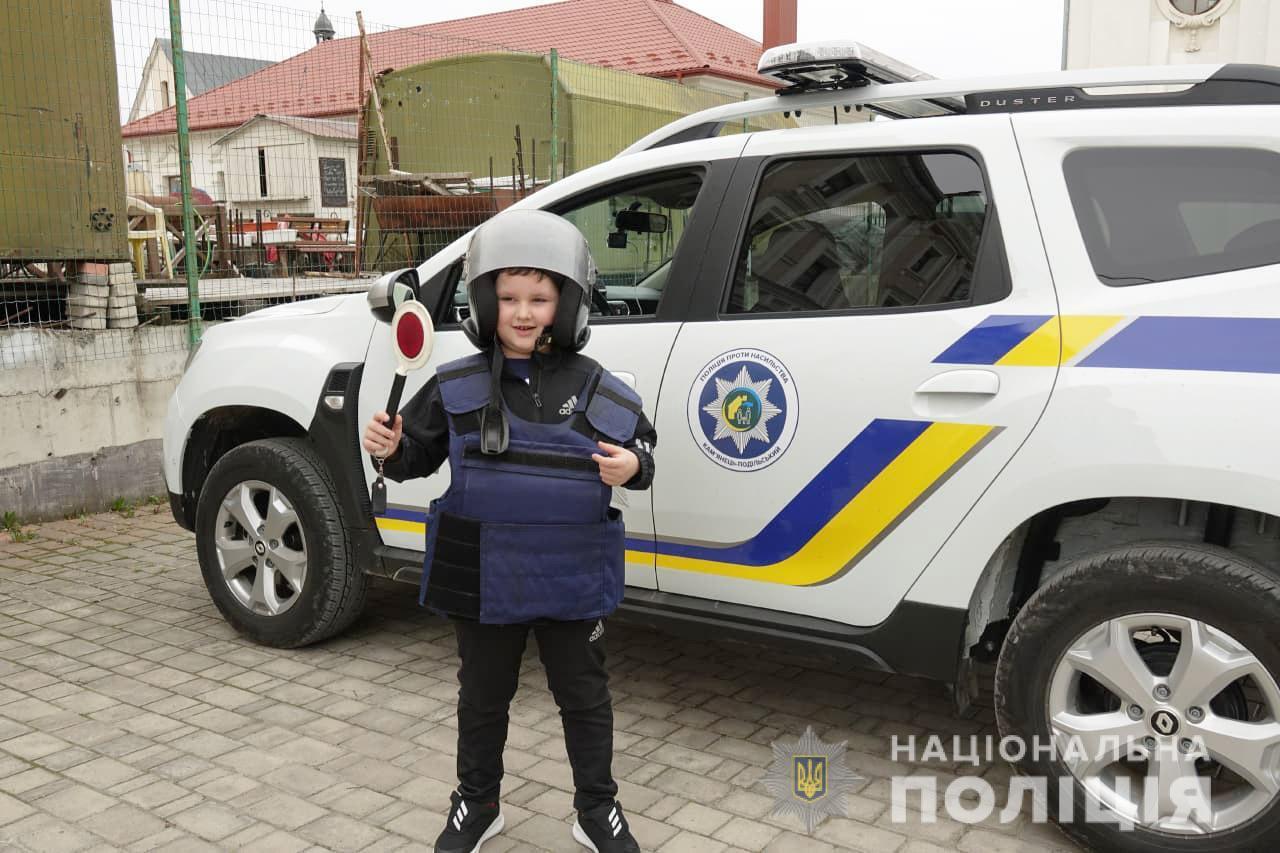 Кам’янець-Подільські поліцейські виконали мрію 7-річного Давида з Києва