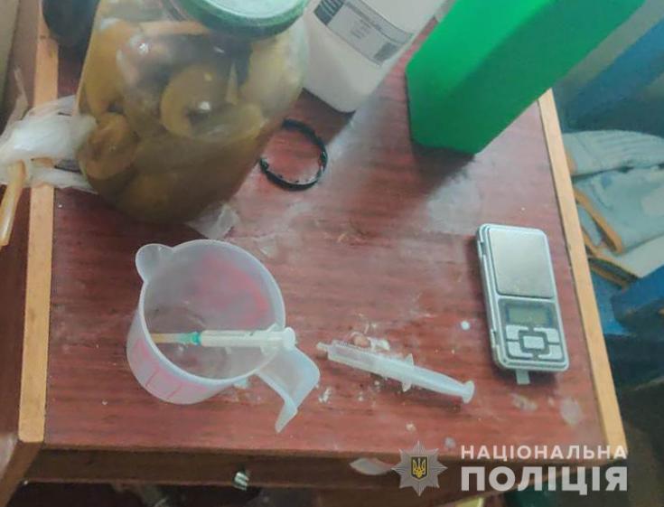 На Одещині правоохоронці припинили діяльність організованої злочинної групи, яка займалася виготовленням і продажем амфетаміну та канабісу