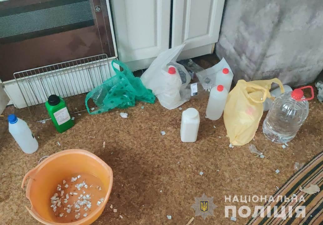 На Одещині правоохоронці припинили діяльність організованої злочинної групи, яка займалася виготовленням і продажем амфетаміну та канабісу