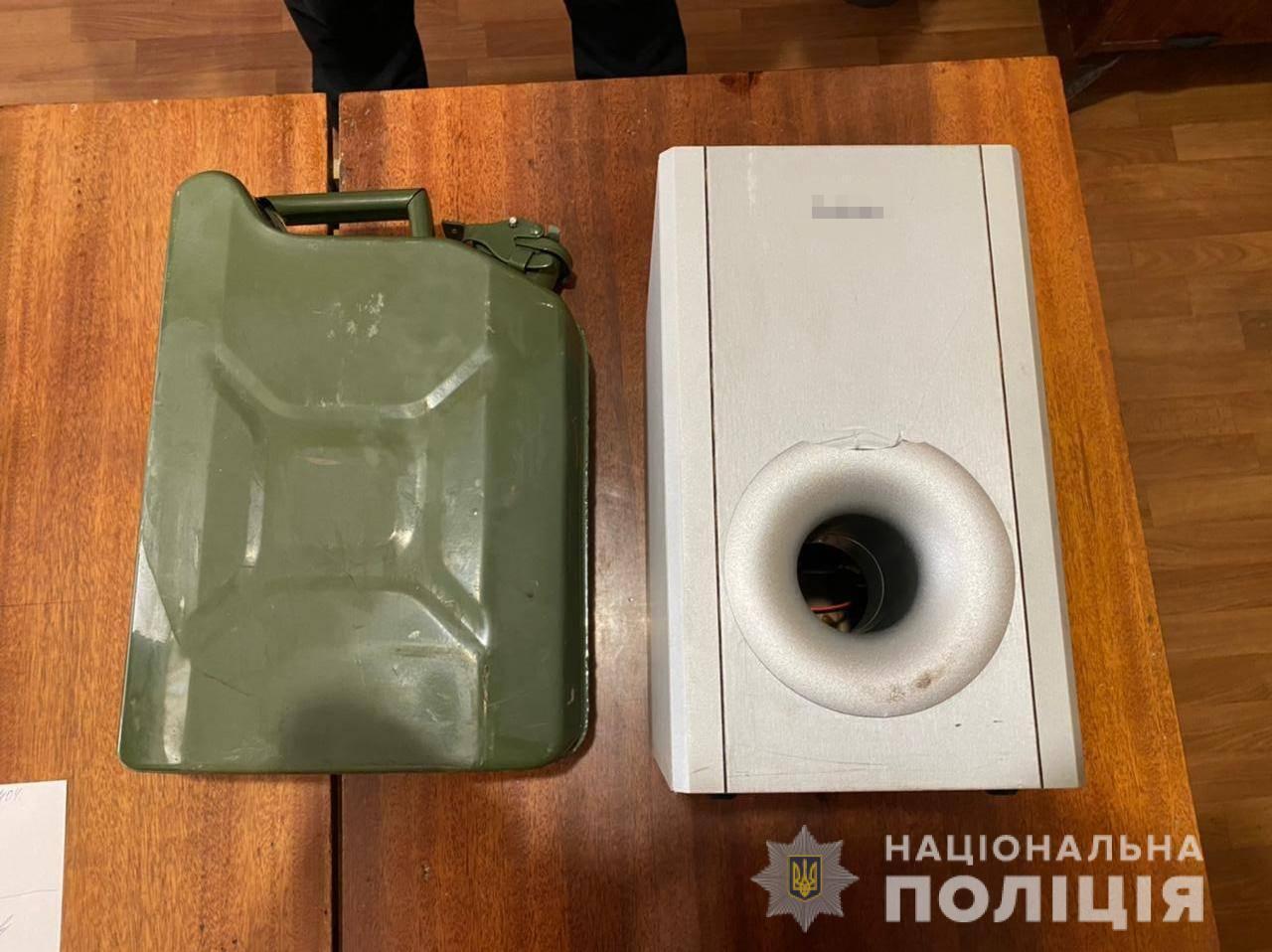 Поліцейські викрили 20-річного жителя Подільського району в крадіжках із будинків односельців
