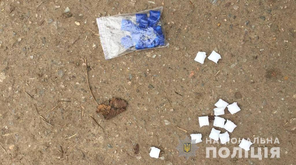 Поліцейські оголосили підозру мешканцю Приморського району Одеси у незаконному придбанні та зберіганні з метою збуту наркотичних речовин