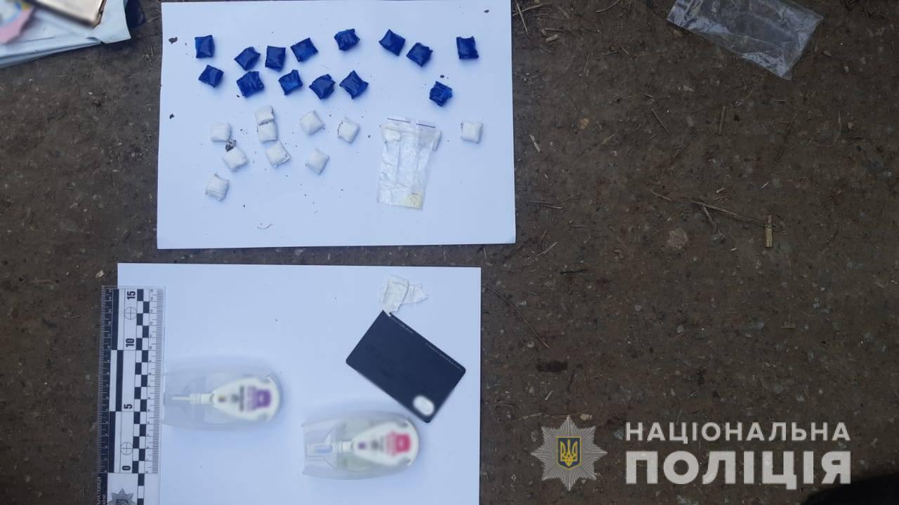 Поліцейські оголосили підозру мешканцю Приморського району Одеси у незаконному придбанні та зберіганні з метою збуту наркотичних речовин