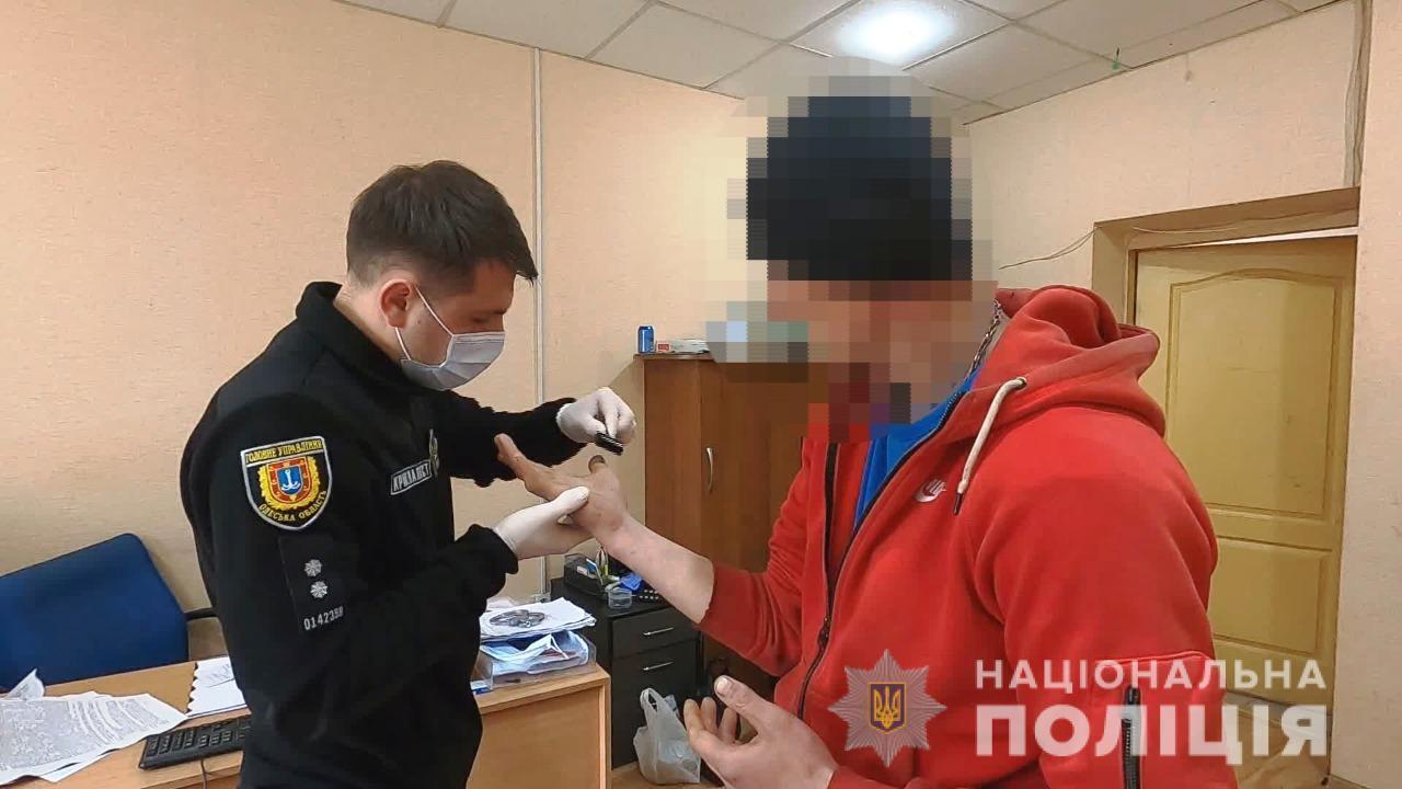 Одеські поліцейські затримали уродженця Миколаєва за підозрою у замаху на умисне вбивство знайомого