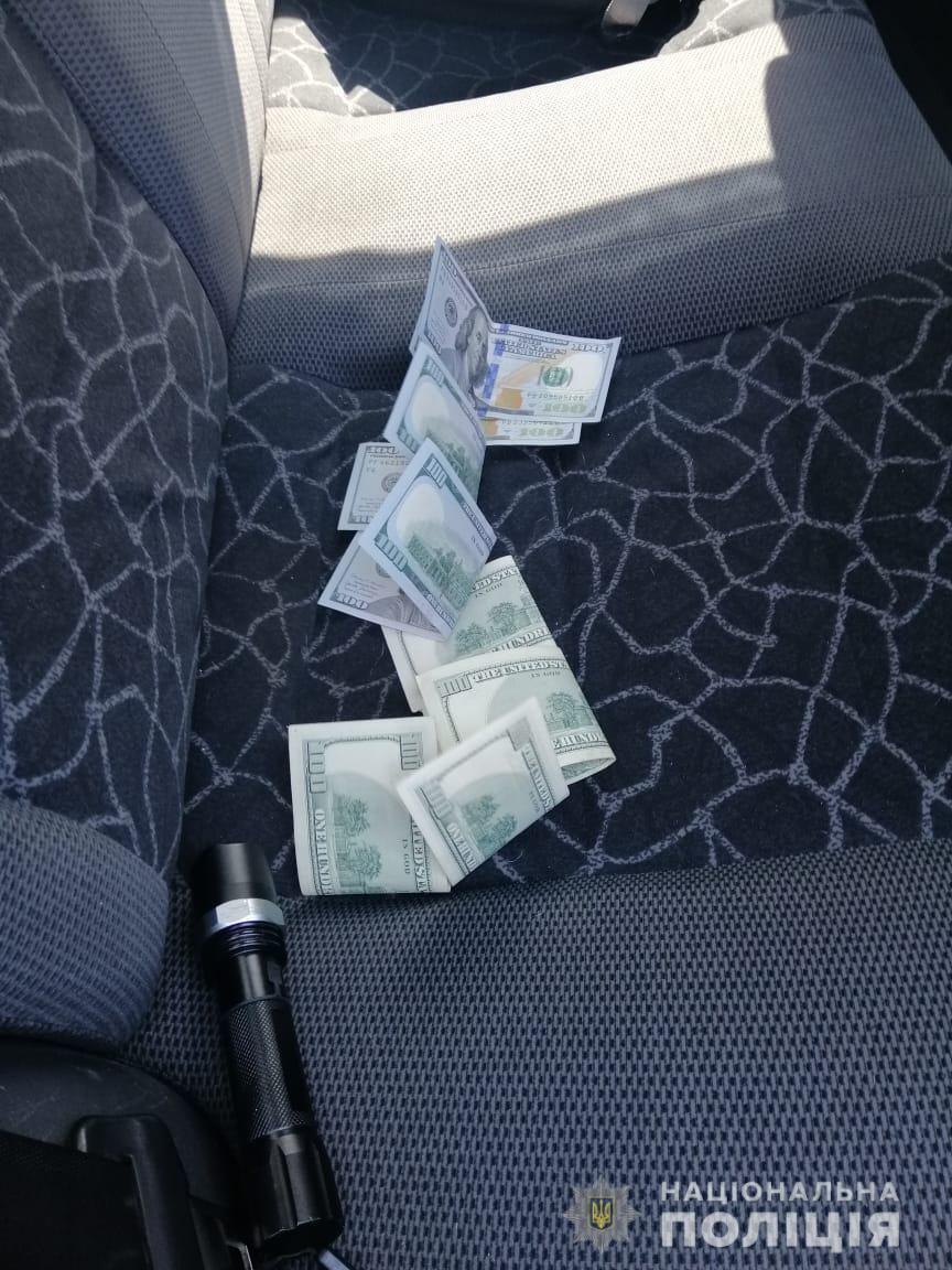 Одеські правоохоронці викрили посадовця державної служби у хабарництві