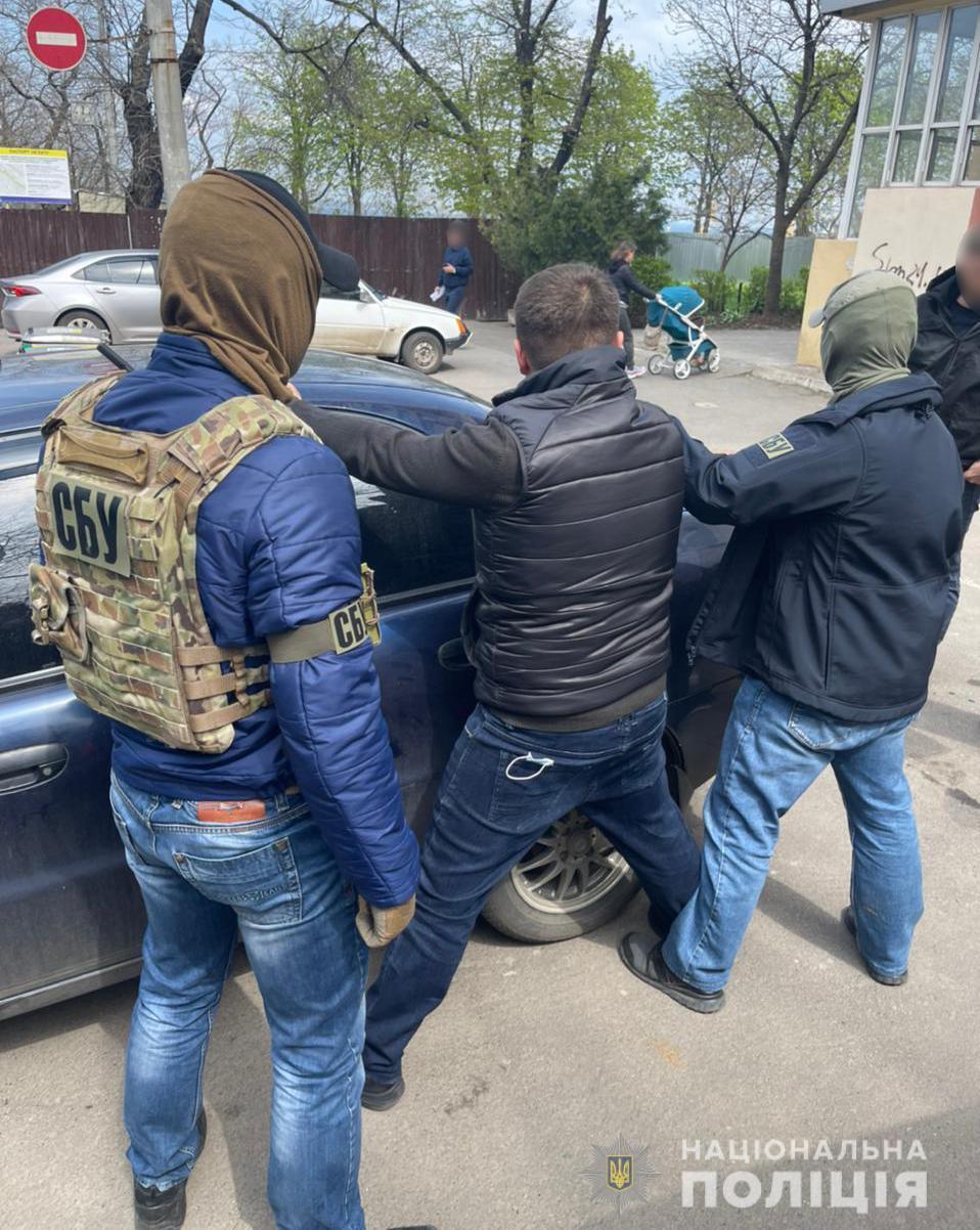Одеські правоохоронці викрили посадовця державної служби у хабарництві