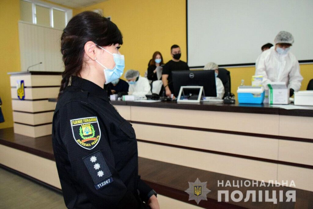 На Донеччині стартувала вакцинація поліцейських