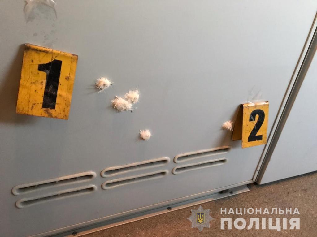 Поліція Харківщини оперативно затримала двох чоловіків, які вчинили стрілянину в пасажирському потязі
