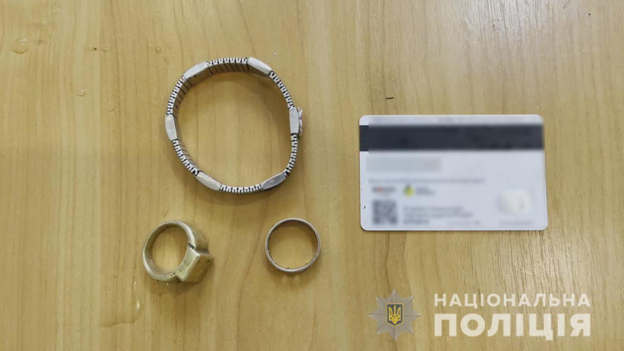 Одеські поліцейські за годину встановили особу підозрюваного в крадіжці та розбоях