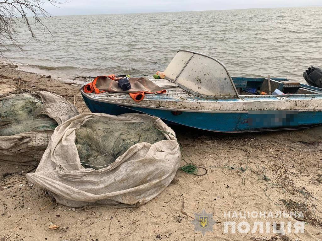 На Дністровському лимані водна поліція затримала трьох браконьєрів
