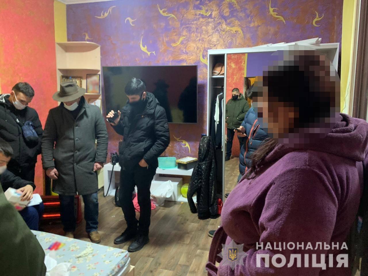 На Одещині правоохоронці викрили 27-річну жінку в інтернет-шахрайстві з продажем одягу