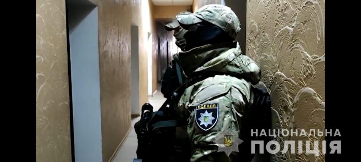 Правоохоронці Одещини ліквідували злочинну групу, учасники якої шляхом обману вербували людей для втягнення в злочинну діяльність у Франції