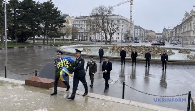 Українські дипломати вшанували пам'ять загиблих при звільненні Австрії від нацистів