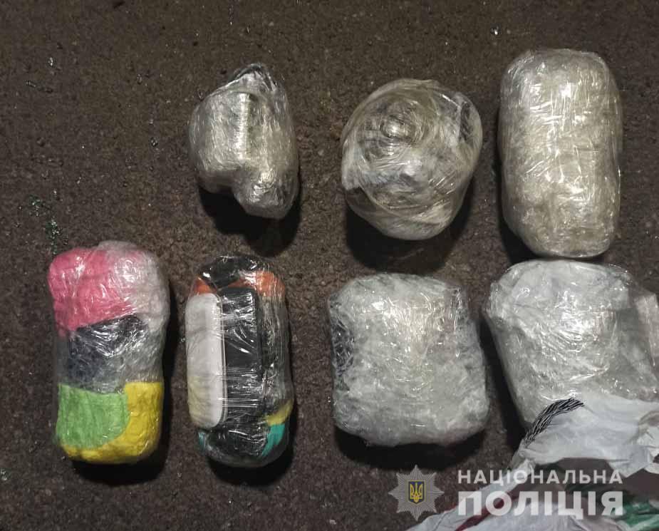На Вінниччині поліцейські затримали організоване злочинне угруповання, яке налагодило канал постачання наркотиків у місця позбавлення волі