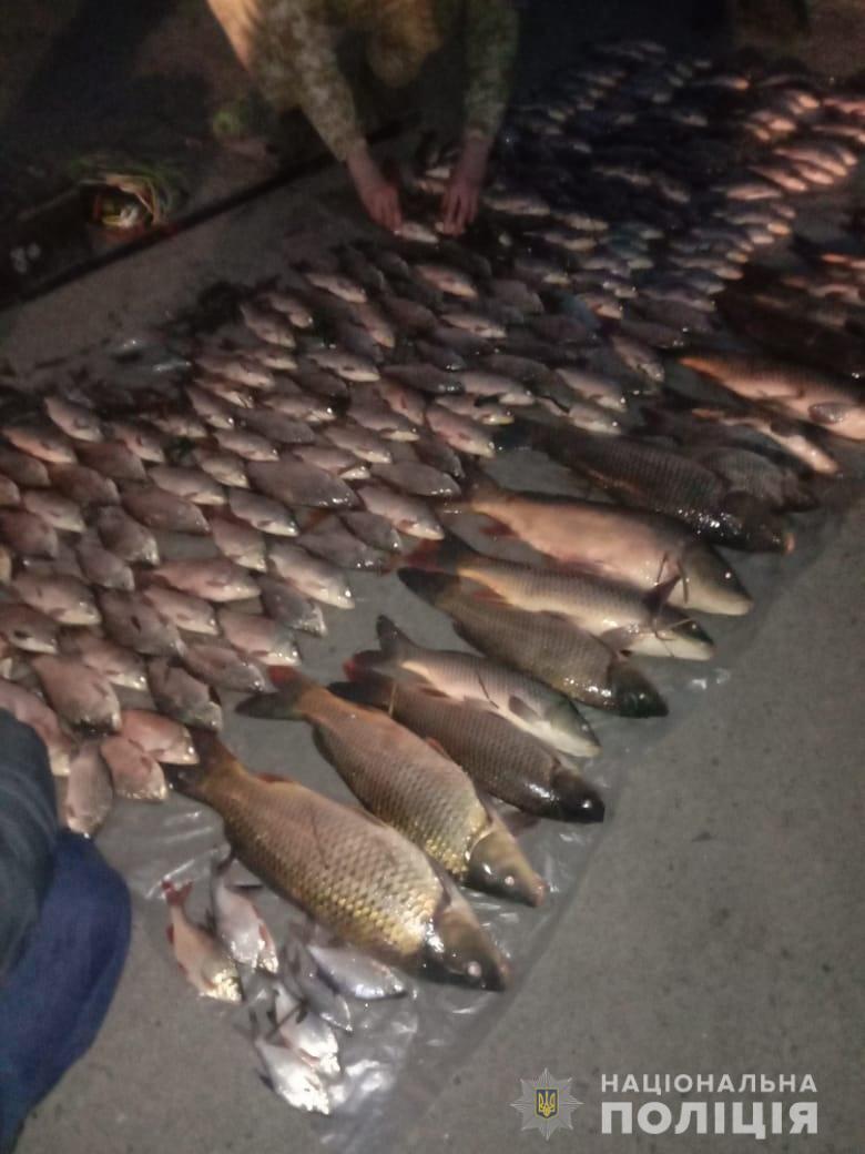Працівники водної поліції затримали трьох браконьєрів, які за допомогою незаконних знарядь виловили близько 70 кг риби
