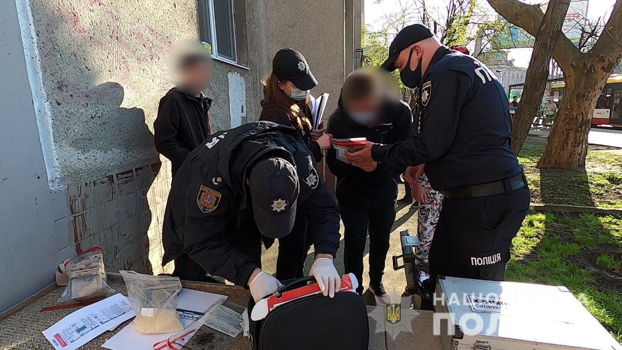 Одеські поліцейські вилучили у 33-річного містянина близько кілограма психотропної речовини