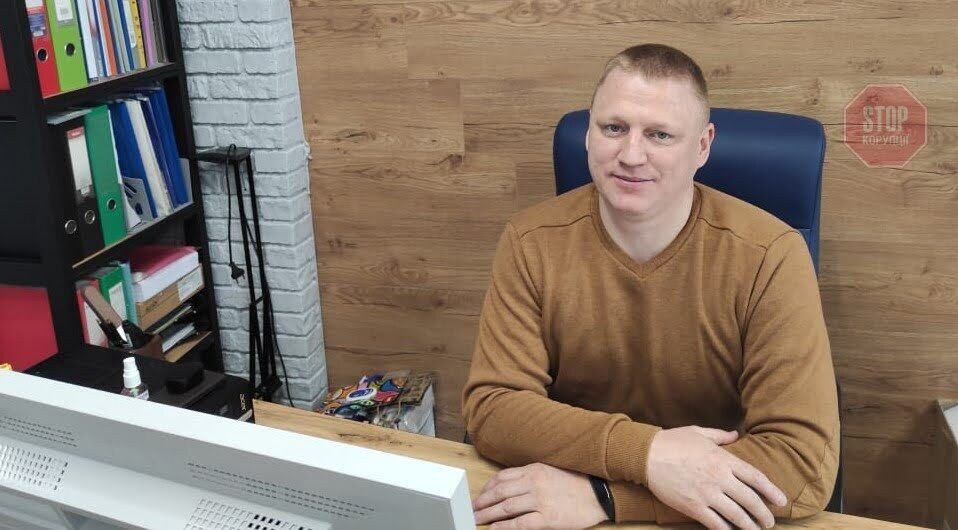  Адвокат Юрій Браташ у своєму офісі. Фото: СтопКор