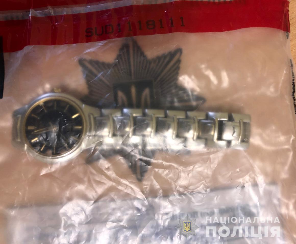 В Одесі поліцейські оголосили підозри двом 15-річним юнакам у пограбуванні перехожого