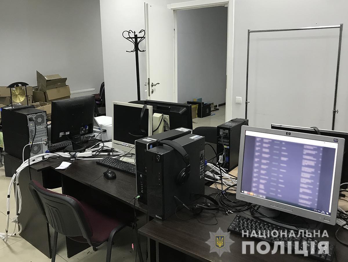 У Мелітополі поліцейські припинили діяльність шахрайського  «Call-centre»