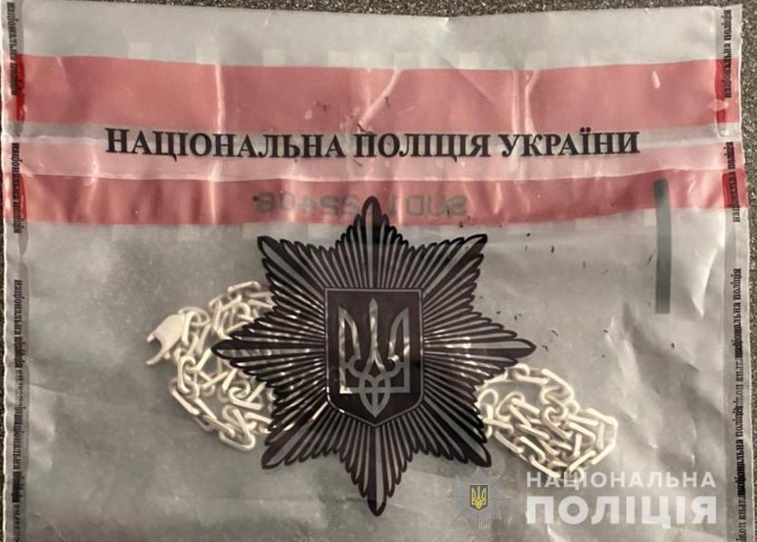 В Одесі поліцейські оголосили підозри двом 15-річним юнакам у пограбуванні перехожого