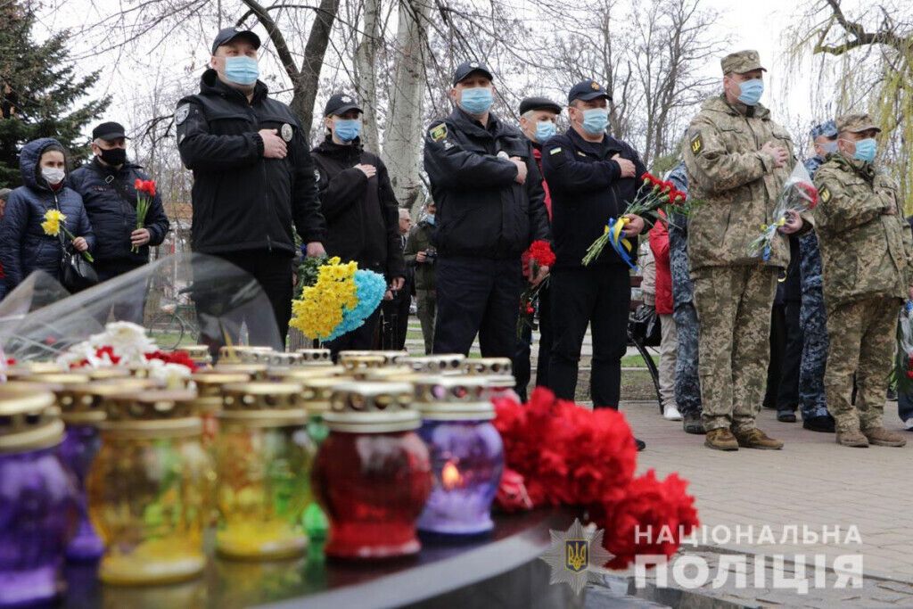 Поліцейські Донеччини вшанували пам’ять ліквідаторів катастрофи на Чорнобильській АЕС