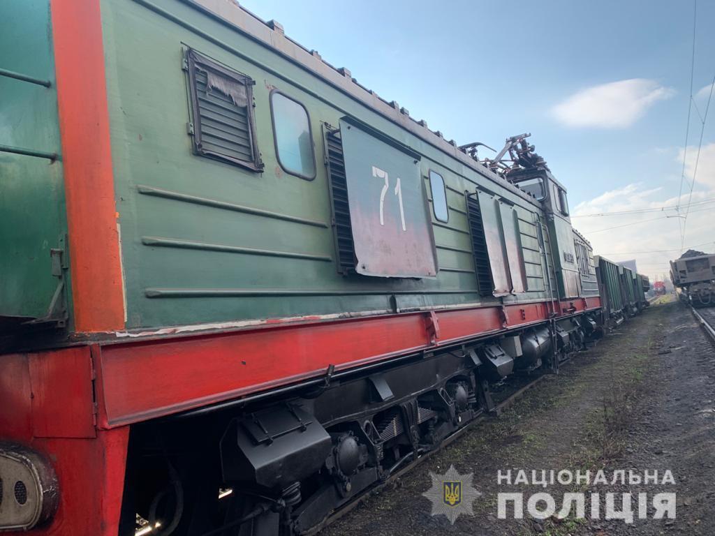 На Дніпропетровщині поліцейські затримали злочинну групу за серію крадіжок із підприємства, яке має стратегічне значення для економіки і безпеки держави