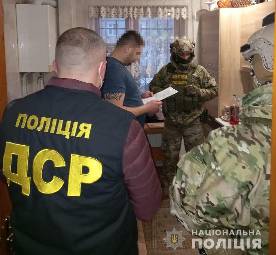 На Прикарпатті викрили групу вимагачів – організатору та учаснику повідомили про підозри