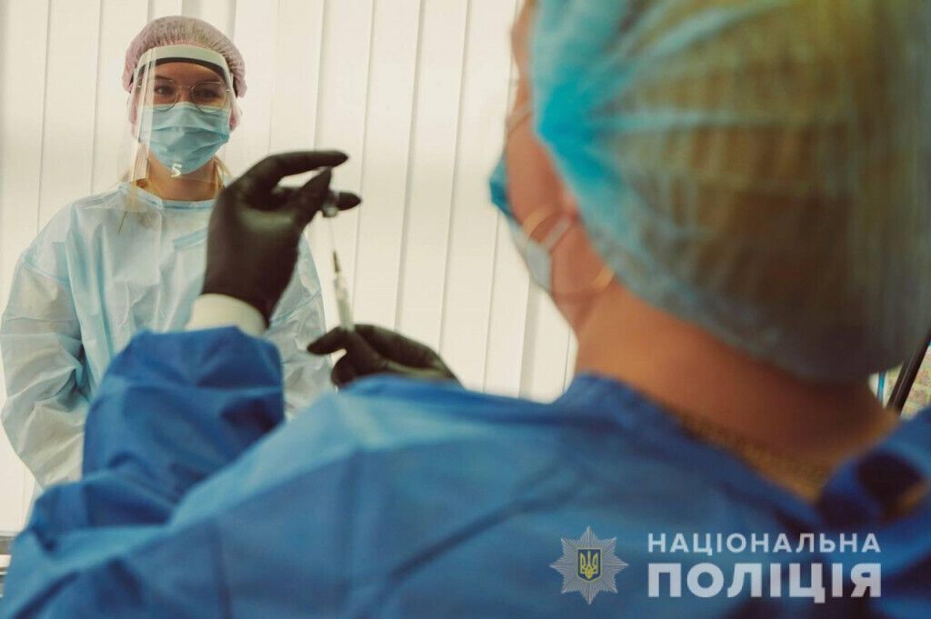 Нацполіція розпочала процес вакцинації (ВІДЕО)
