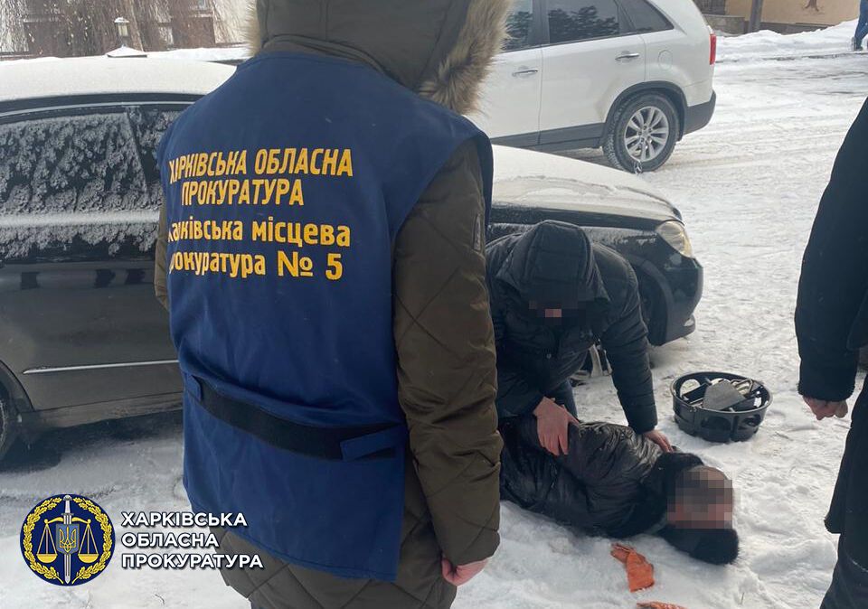 400 доларів за військовий квиток — за одержання хабаря судитимуть посадовця