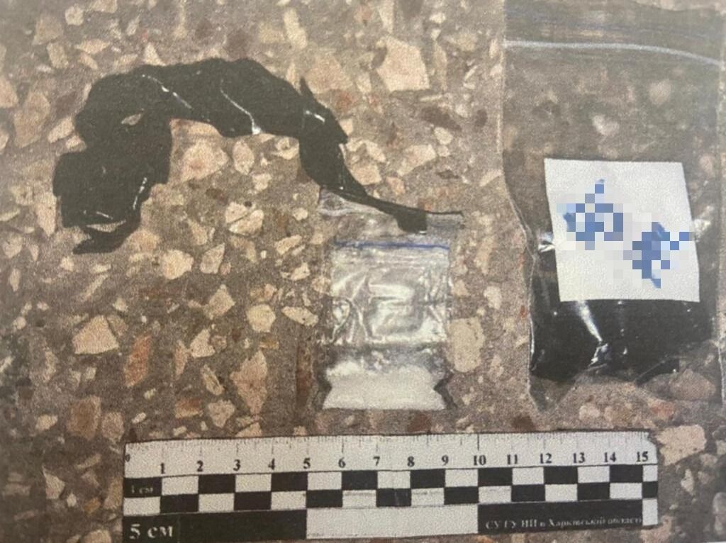 Приїхав з Миколаєва у Харків, щоб збувати наркотики — чоловіку повідомлено про підозру (ФОТО)