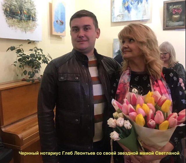 Судья Екатерина Головина помогает Ирине Манохе «отжать» ОСМД «Голосіївська фортеця»