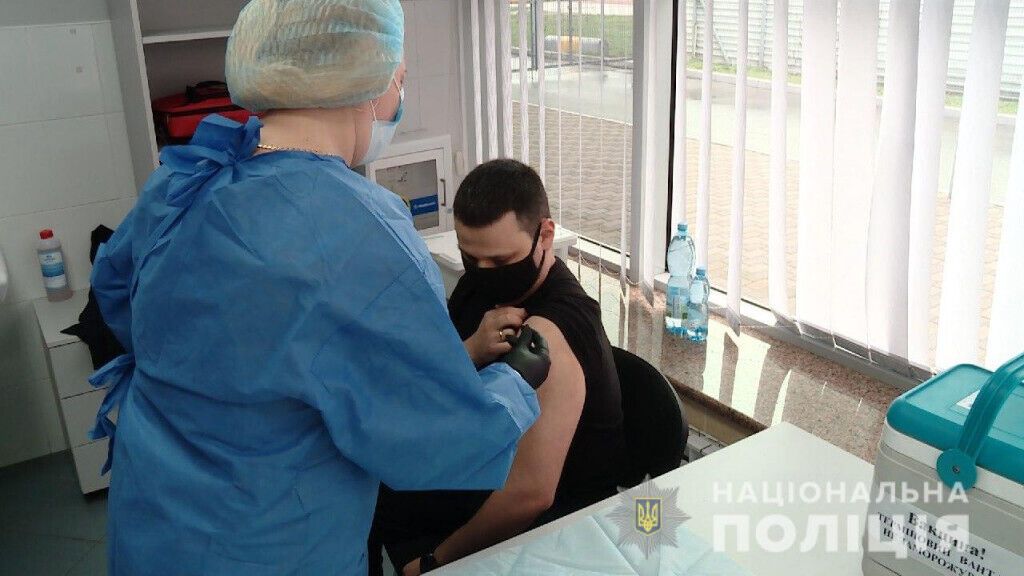Нацполіція розпочала процес вакцинації (ВІДЕО)
